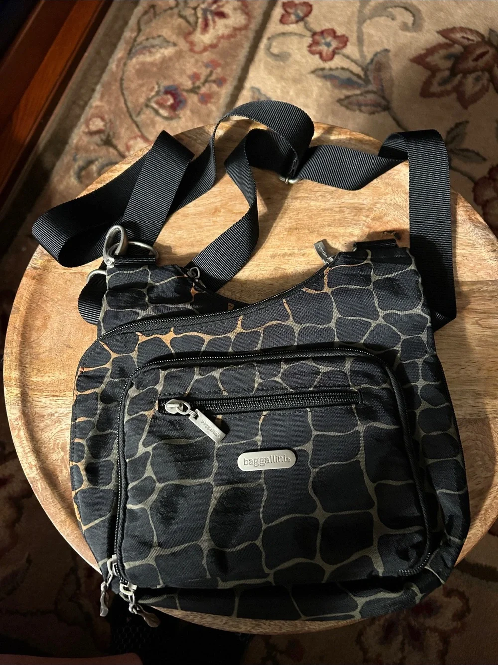Baggallini Black and Taupe Patterned Crossbody Messenger